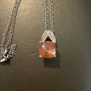 Elegant Silver Necklace with pink Gemstone